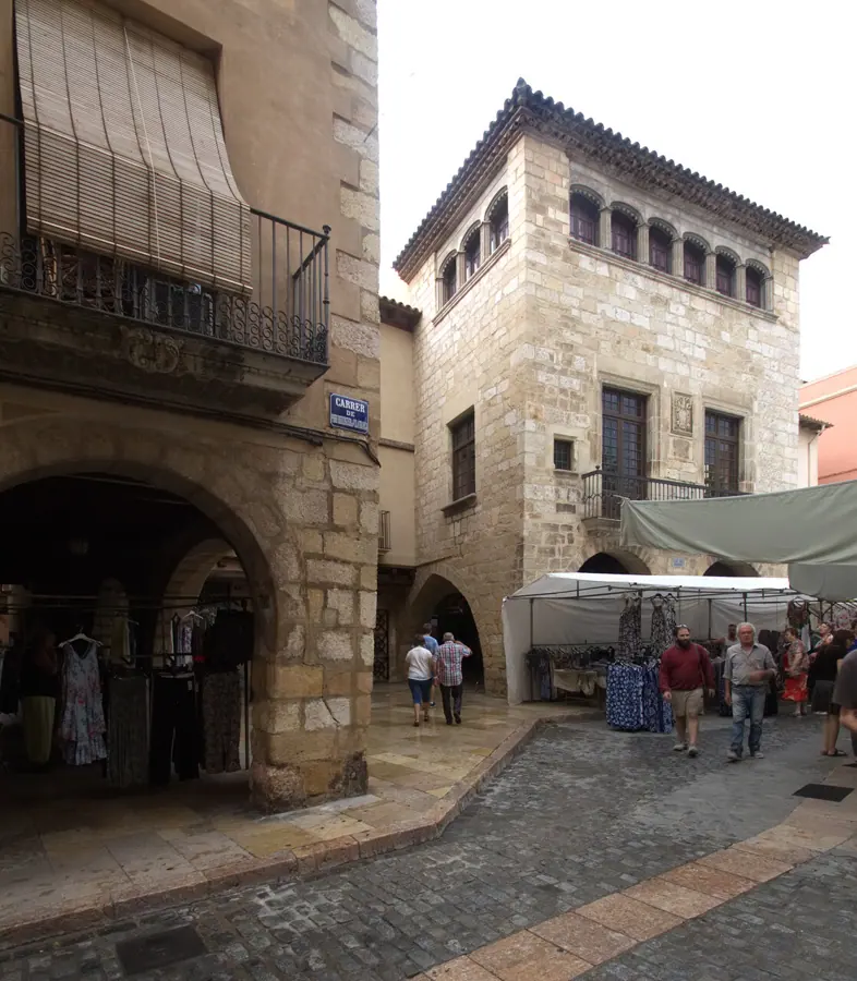La vila, call jueu i mercat