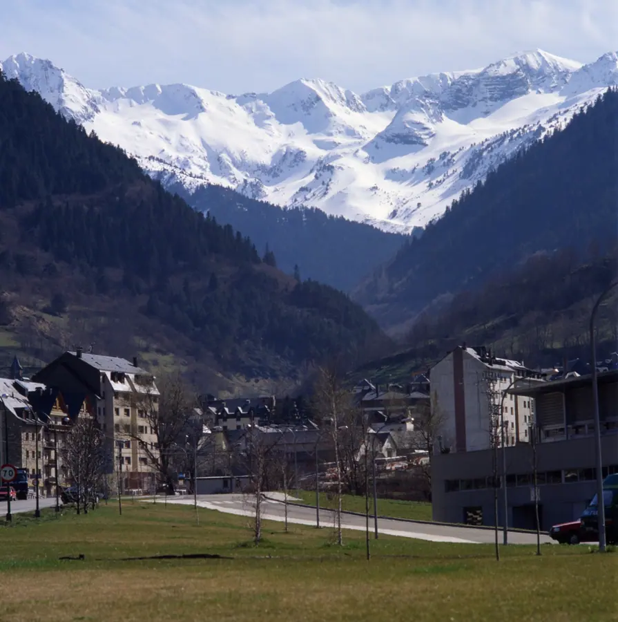 La capital i l'església de Sant Miquèu